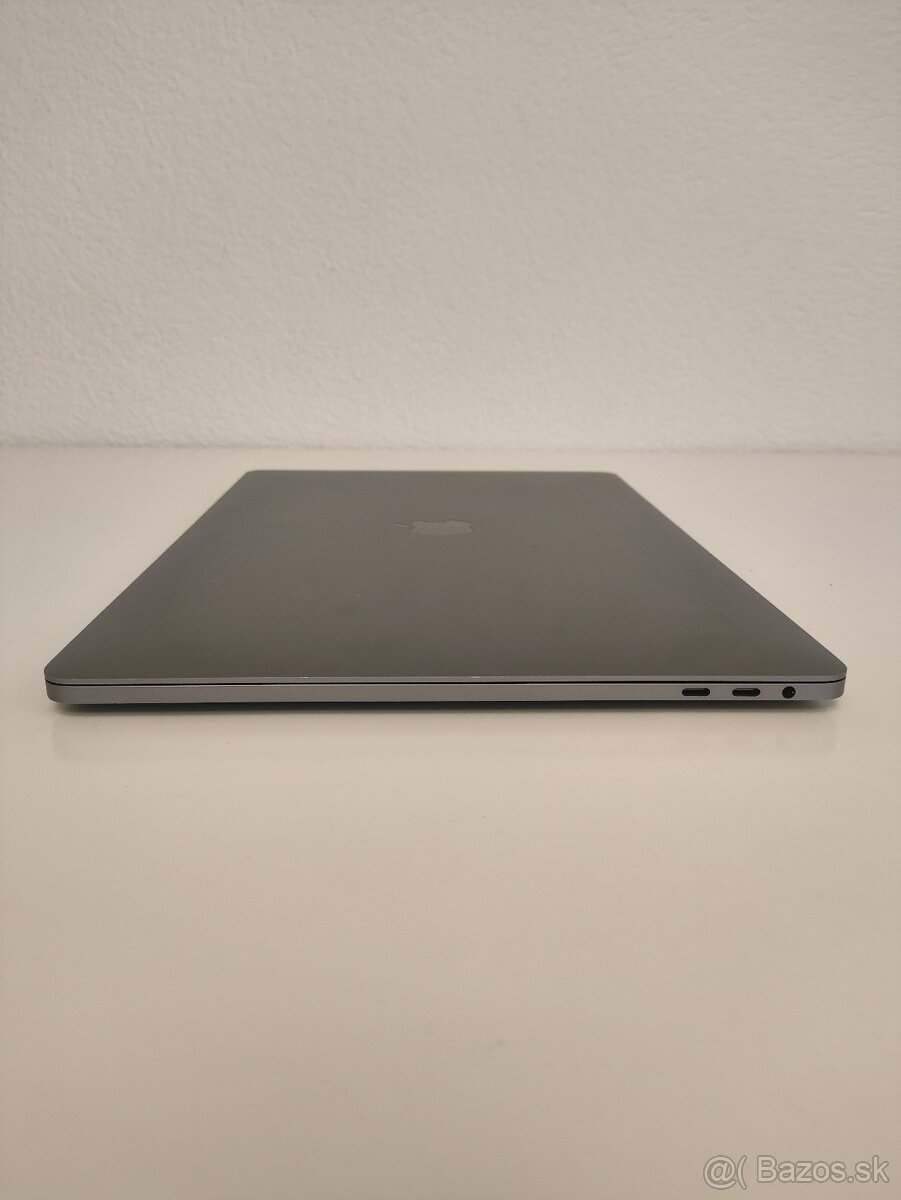 MacBook Pro 15 2017 | i7 • 16GB • 256GB SSD - 8