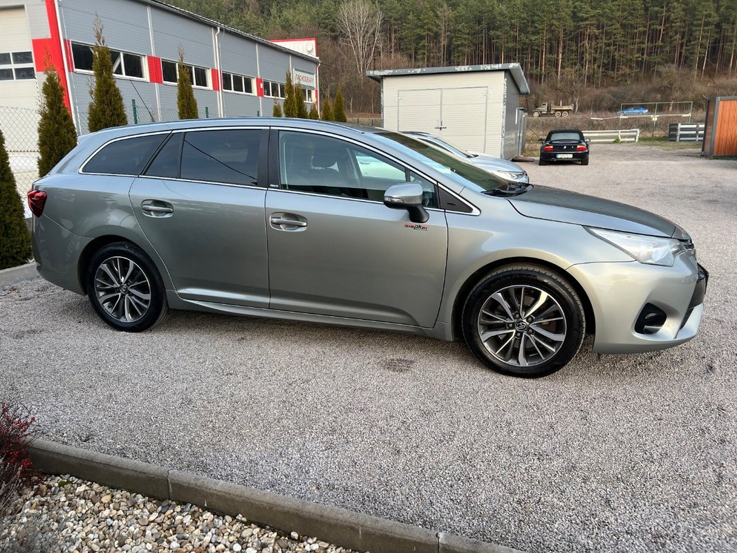 Toyota Avensis Combi 2.0 D-4D S&S Executive - 8