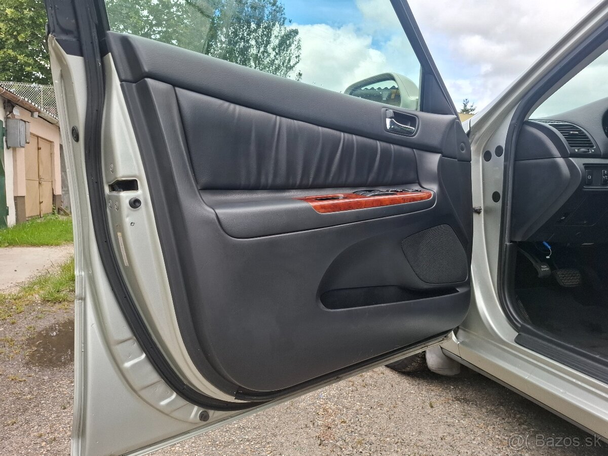 Toyota Camry 3.0 V6 - 8