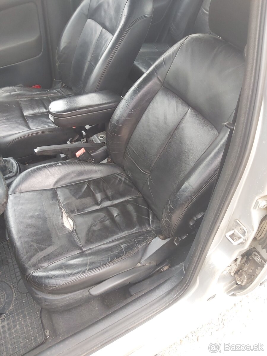 Rozpredám na diely octavia 1 1.9 96kw - 8