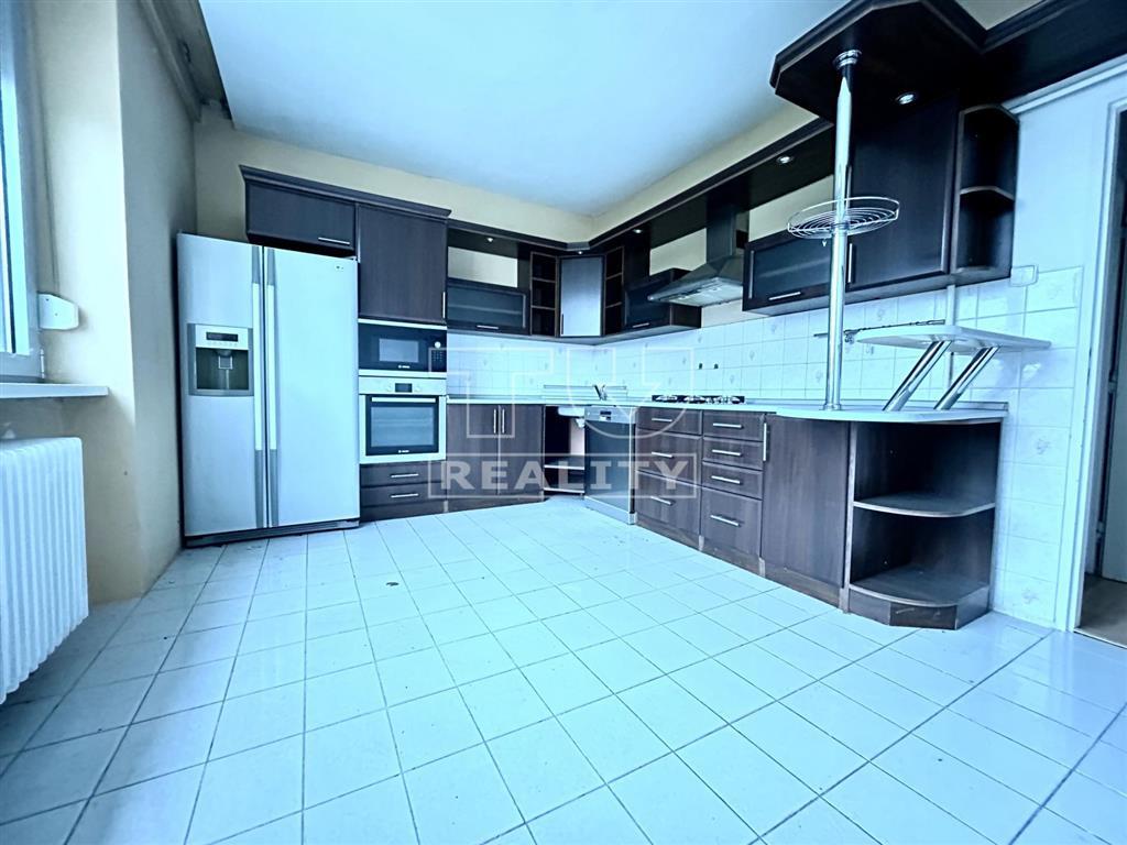 PRESTÍŽNE RODINNÉ BÝVANIE V JEDNEJ Z NAJŽIADANEJŠÍCH... - 8