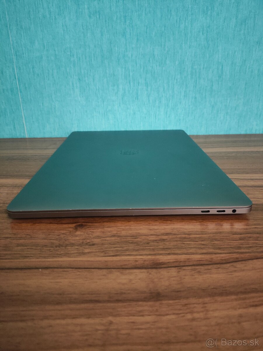 Apple MacBook Pro 15 2018 – i7 / 16GB / 256GB - 8