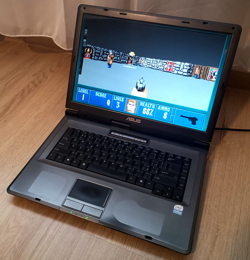 Predám starší notebook Asus - 8