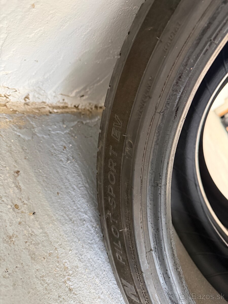 255/40 R20 Michelin PilotSport EV 75% stav - 2ks - 8