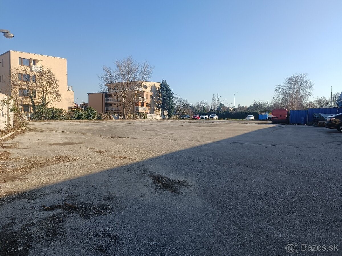 Prenájom pozemku 1152m2 + 8000m2 v Piešťanoch - 8
