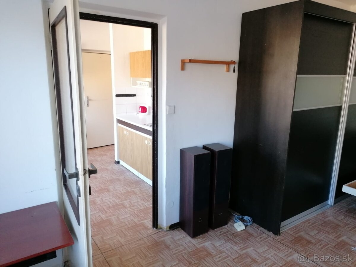 Predaj 1-izbový byt ZVOLEN Podborová - 8