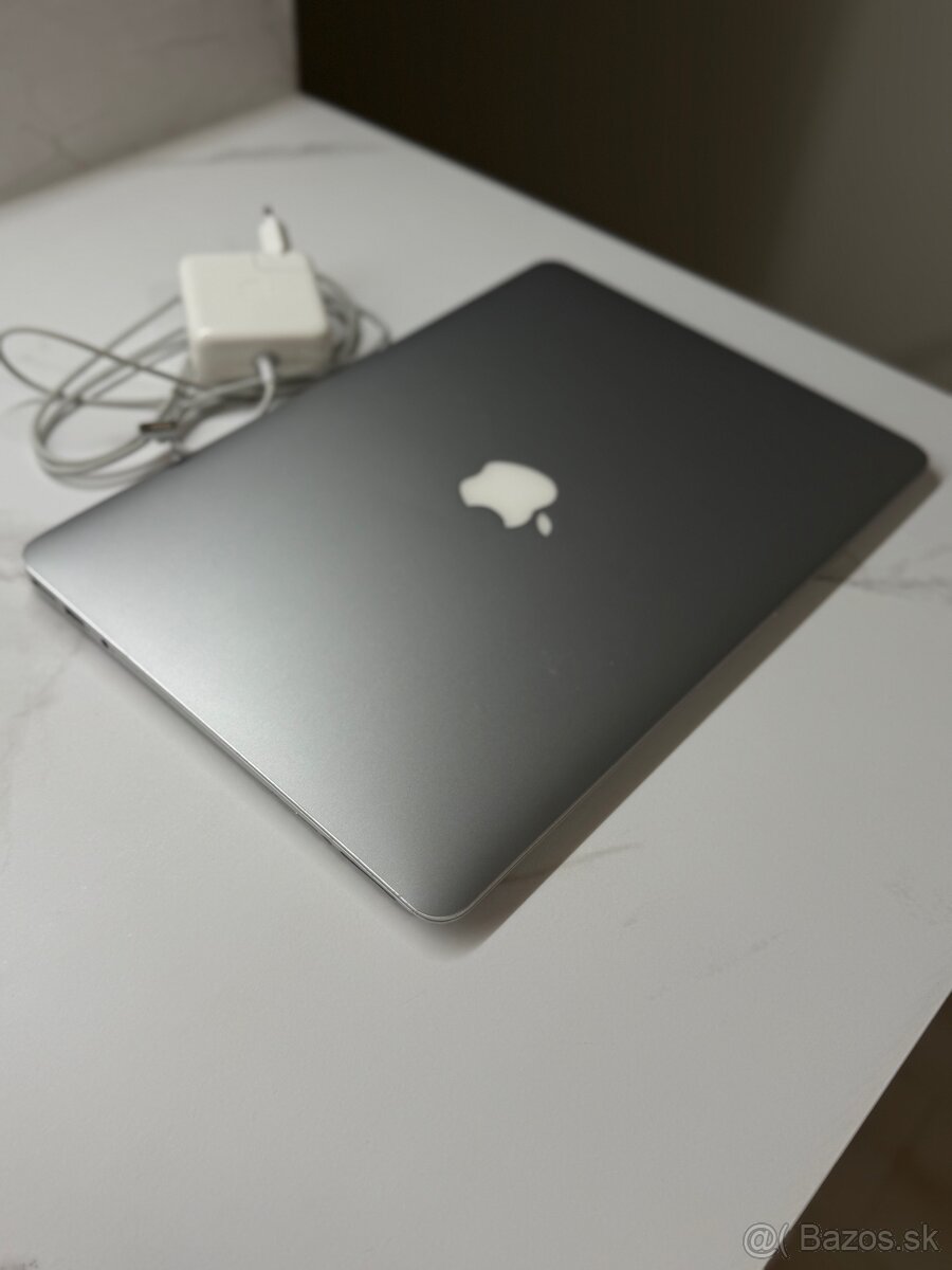 MacBook Air - 8
