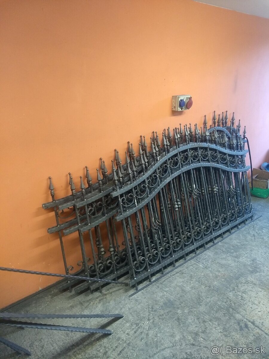 Kované brány, ploty a zábradlia. - 8