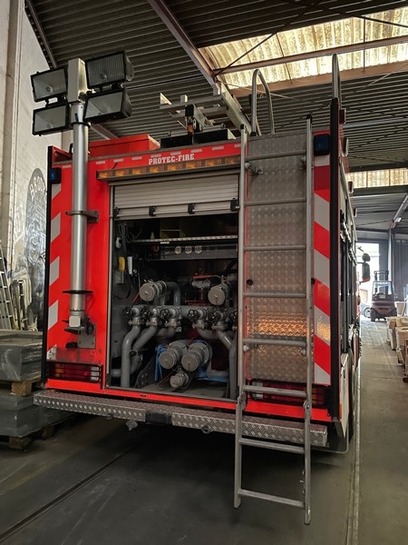 Hasičské vozidlo, Scania P94 260 4X2 2500L vody - 8