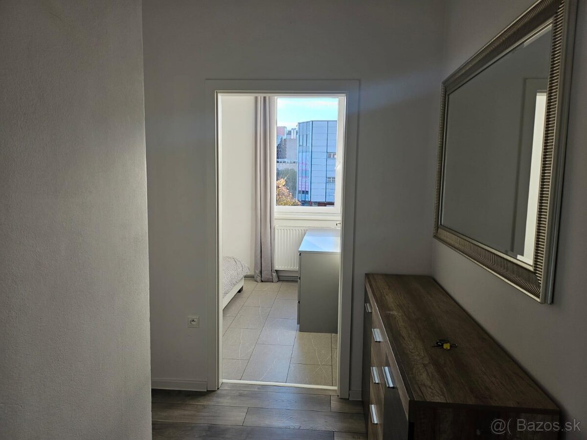 Dvojizbový zariadený byt v centre Žiliny - 8