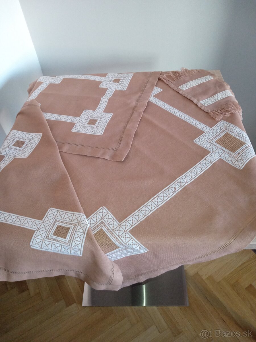 Ručne vyšívané obrusy - 8