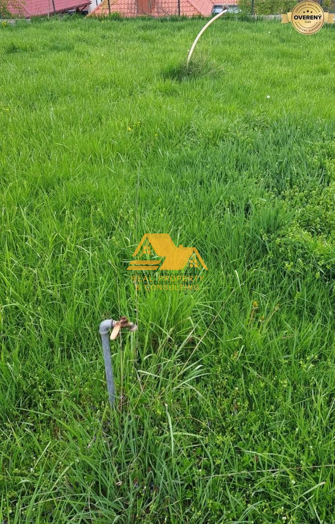 Predám stavebný pozemok v obci Trávnica - 8