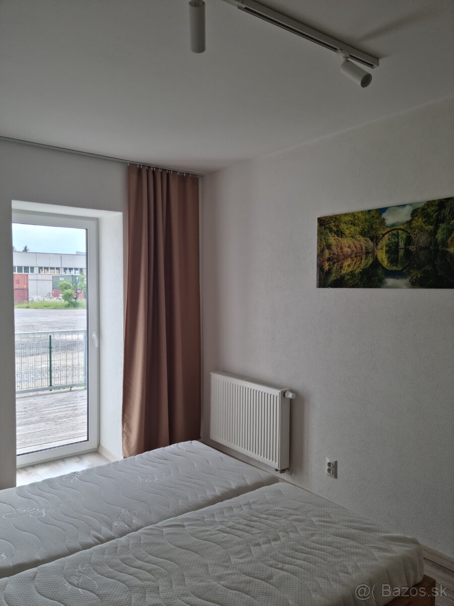 Prenajmem 2 izbový byt v centre LM - 8