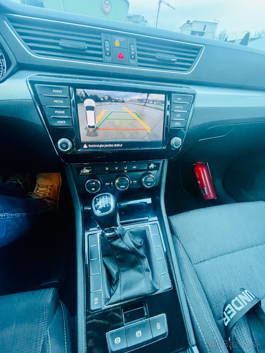 Skoda Superb III kombi - 8