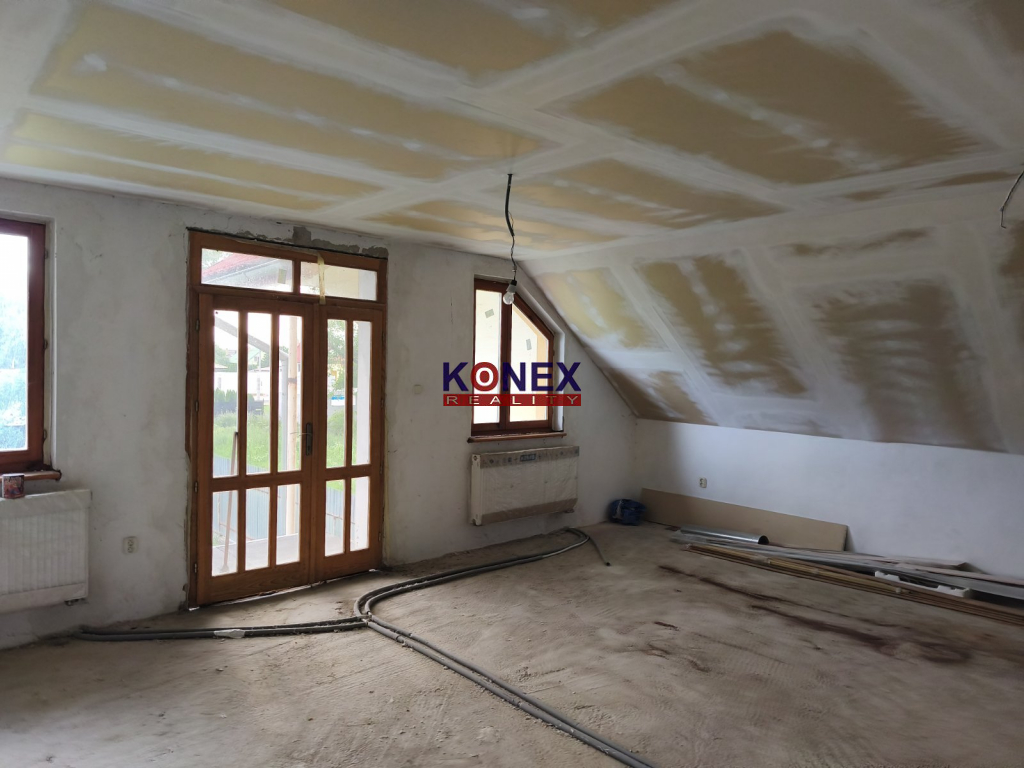 Dvojpodlažný priestranný dom na predaj - Sobrance – Komárovc - 8