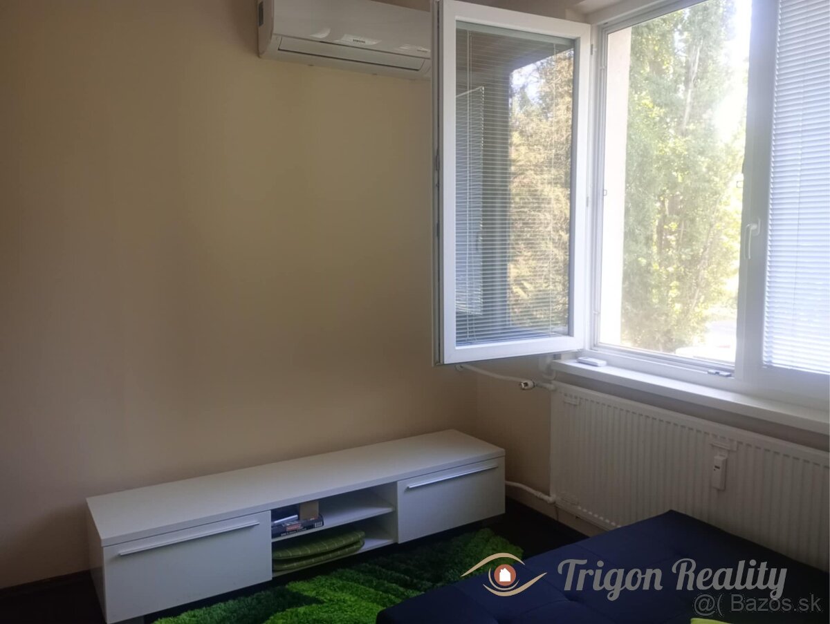 Veľký 1 izbový byt VII sídlisko – Komárno - 8