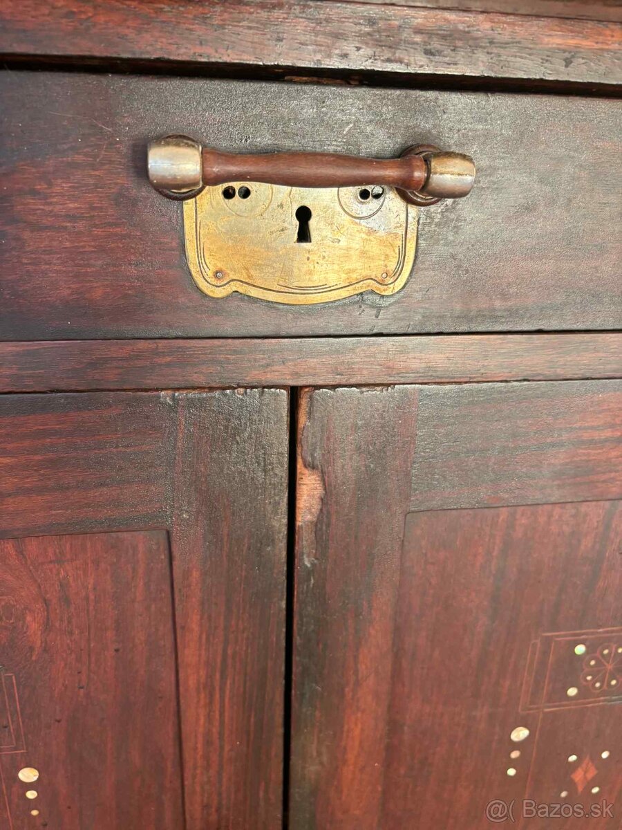 Predám secesny príborník s mramorom - 8