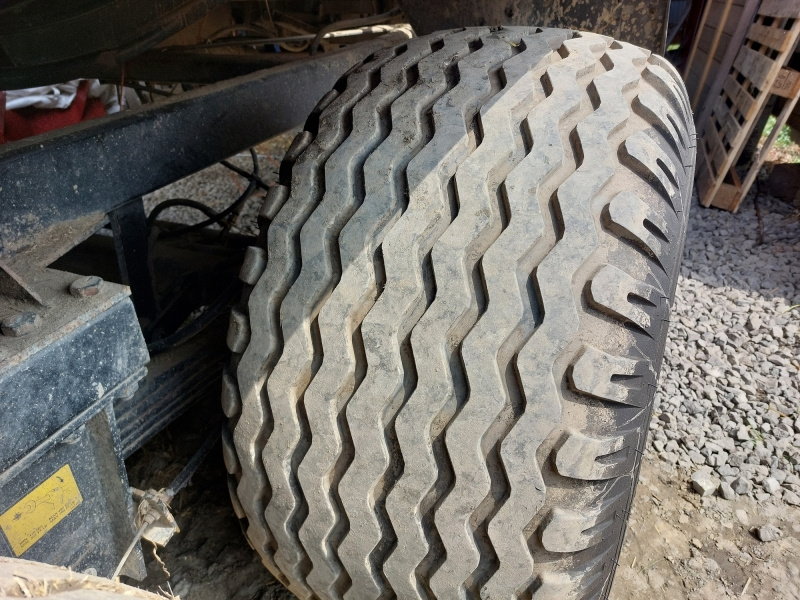 Lis na hranaté balíky New Holland BB960 - 8