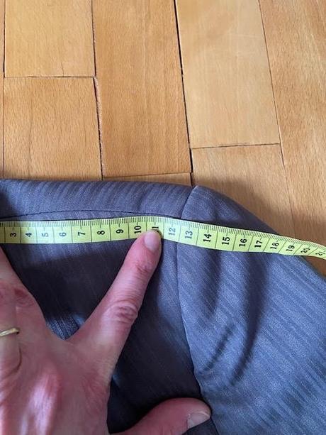 Kvalitny oblek v.134 obleceny 2 razy - 8