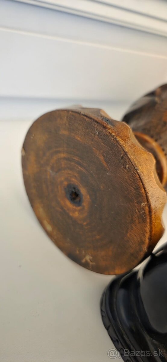 Vyrezávaná drevená váza, motív hrozno, dub - 8