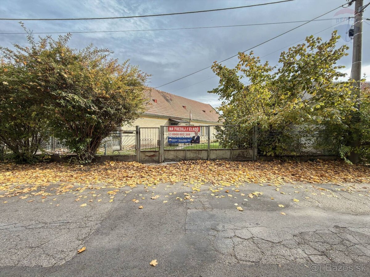 Na predaj priestranný vidiecky rodinný dom v obci Baka, poze - 8