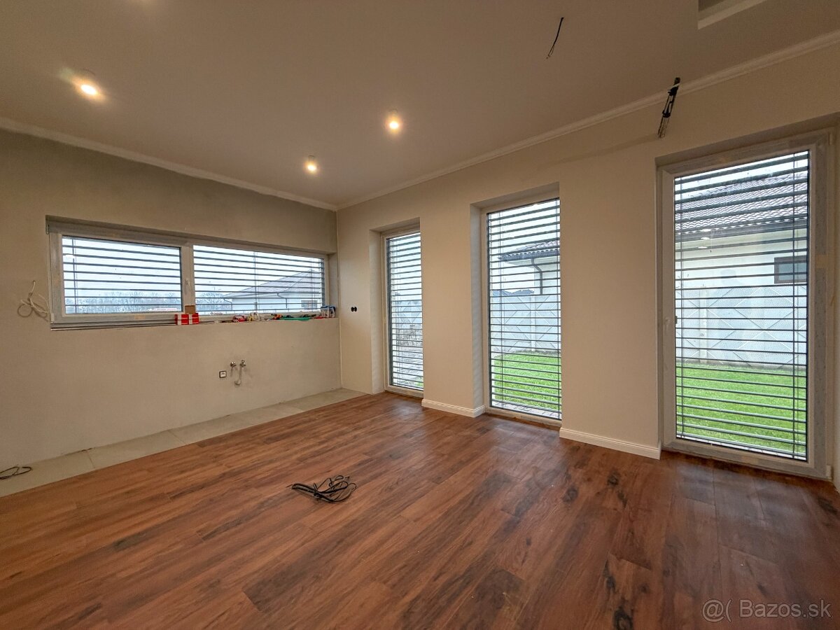 Nadštandardný rodinný dom s kompletným zariadením - 8