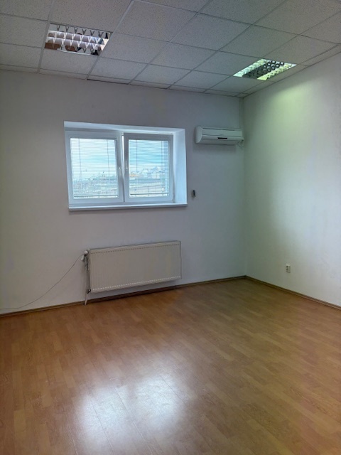 KANCELÁRSKE PRIESTORY 126m2 HOLUBYHO ULICA, JUH - 8