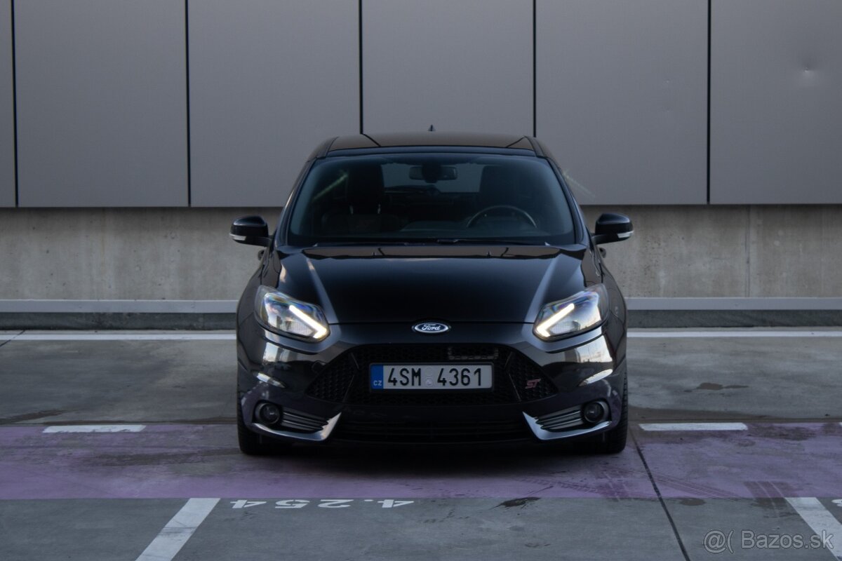 Ford Focus 2.0 EcoBoost SCTi ST R - 8
