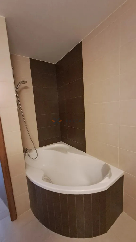 Na prenájom priestranný slnečný 3 izbový byt so zasklenou lo - 8