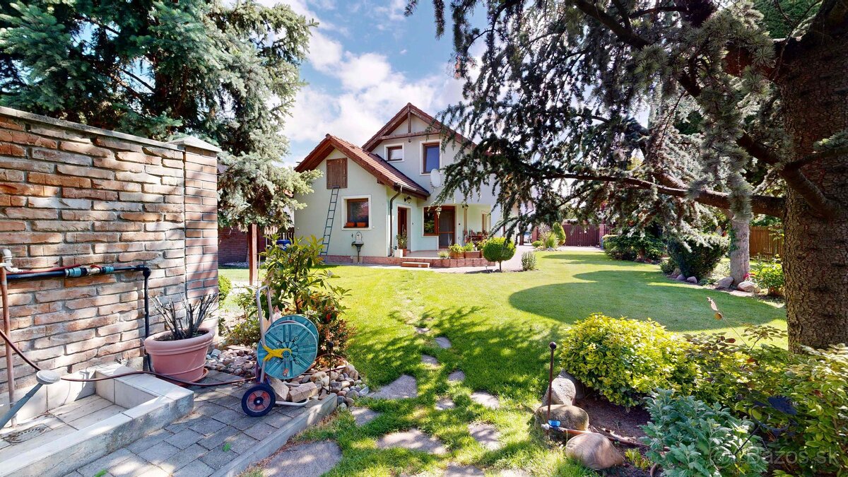 EXKLUZÍVNE V RK CASMAR – Na predaj veľmi pekný rodinný dom v - 8