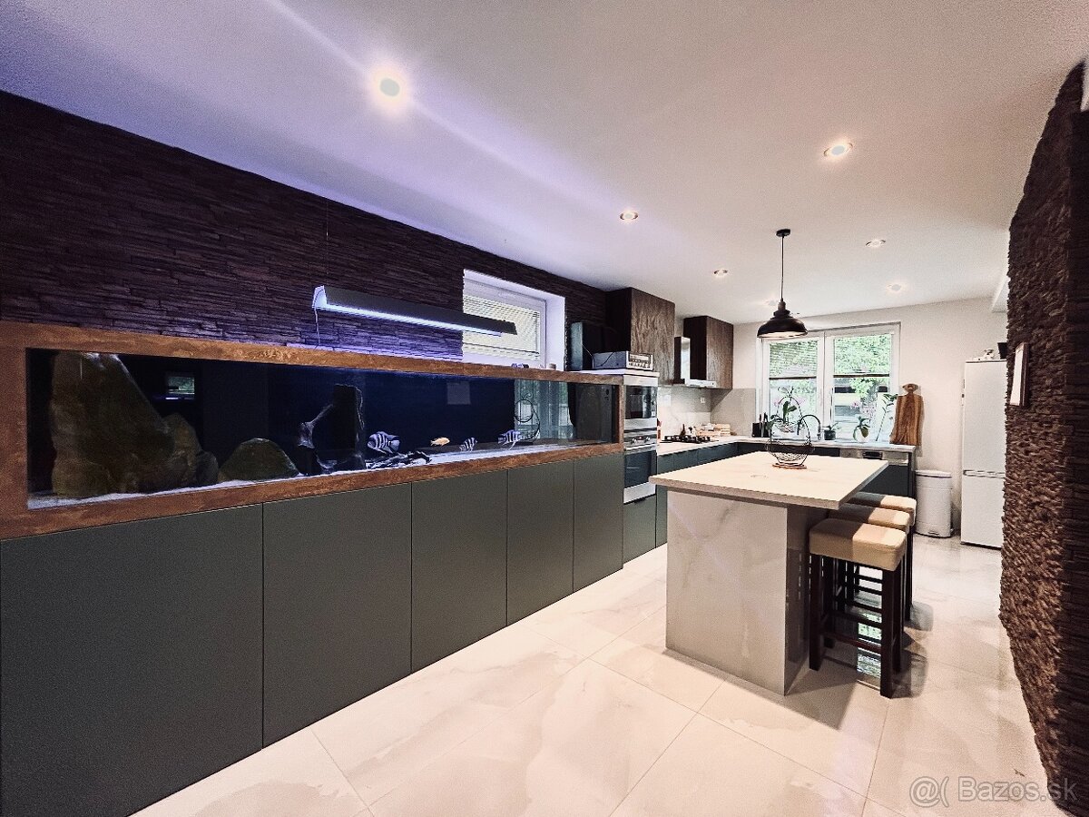 Na predaj príjemný plne zariadený dom s bazénom - 8