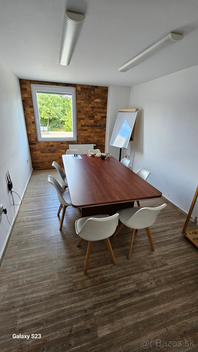 Na predaj samostatný skladový areál o výmere 900m2+2085m2 BA - 8