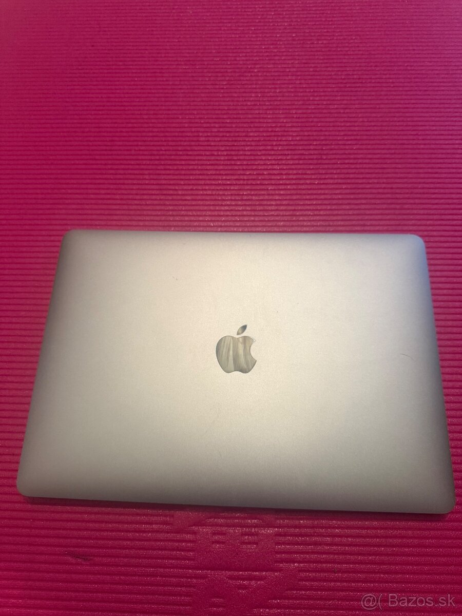 Predam MacBook pro 13 s touchbarom - 8