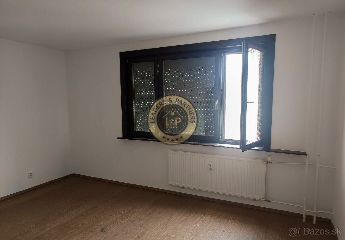 NA PREDAJ - 4 izbový byt s loggiou v Prešove - 8