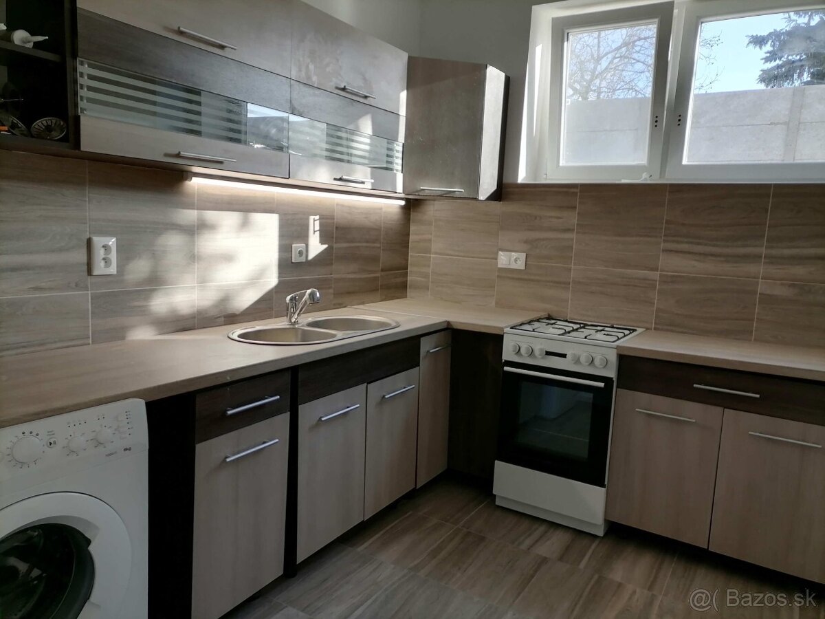 PRENAJOM 1i ZARIADENÝ PARKOVANIE GARÁŽ - 8