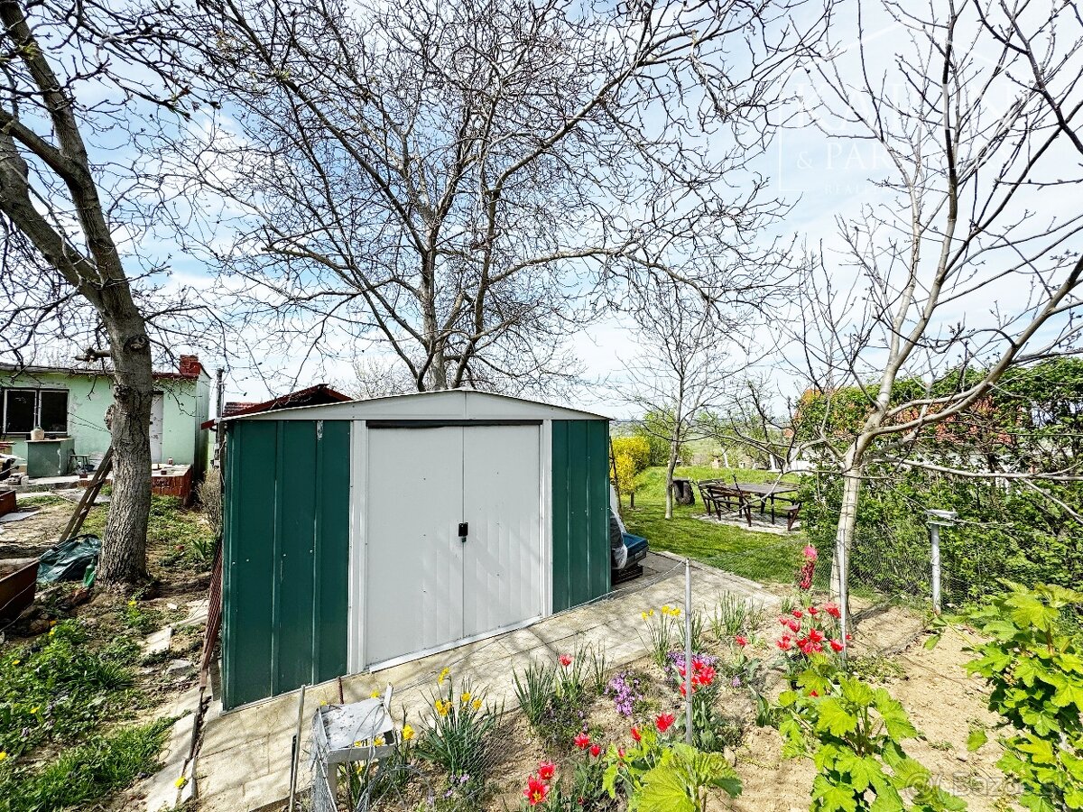 Vinohrad. domček po rekonštrukcii s vinohradom, za Líštinami - 8