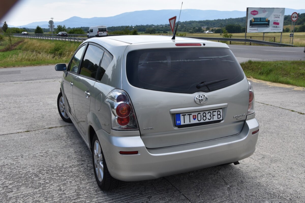 Toyota Corolla Verso 2.0 D-4D Base - 8