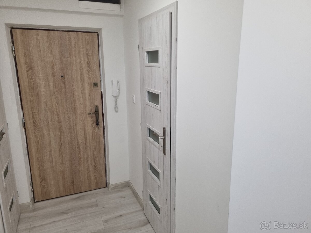 Moderný zrekonštruovaný dvojizbový byt s loggiou v Lučenci - 8