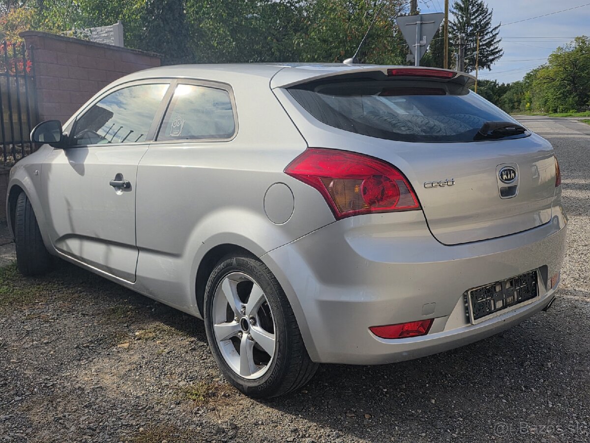 Kia ProCeed 1.4i / mod. 2009 / 130 tisíc KM - 8