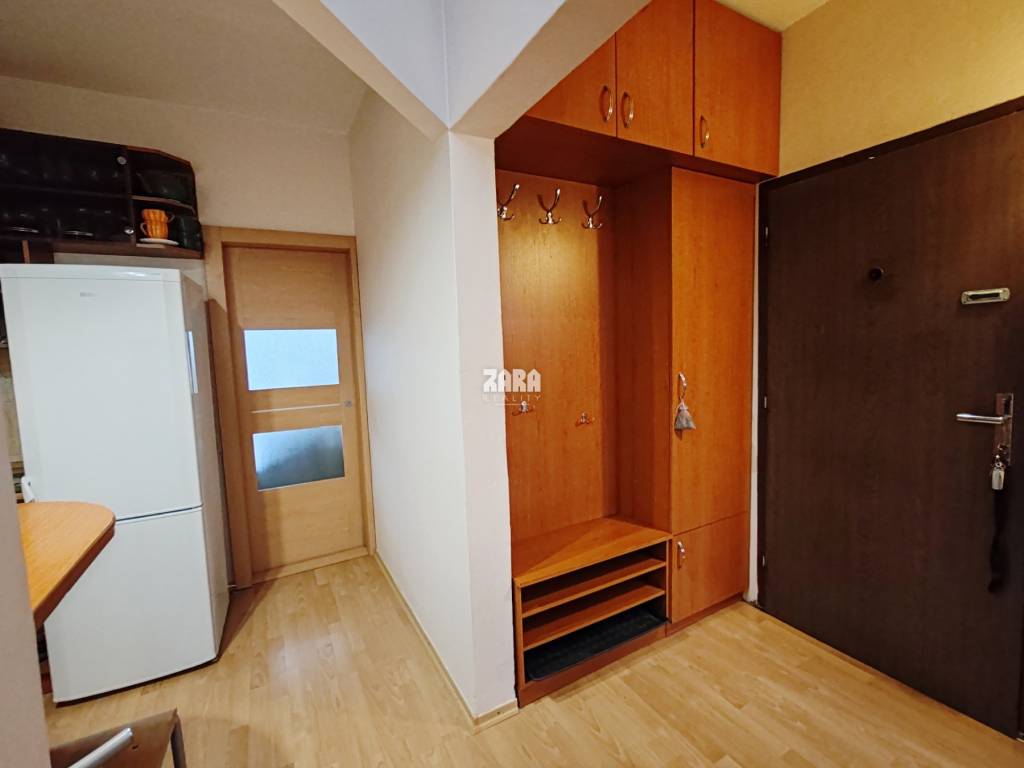 Sečovce - ul. SNP, 3. izb. byt, 48 m2 + loggia, po rekonš. - 8