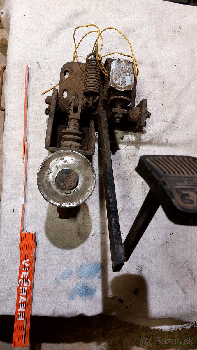 vzduchové filtre,kulisa radiacej paky,pedale,nadržka,brz.val - 8