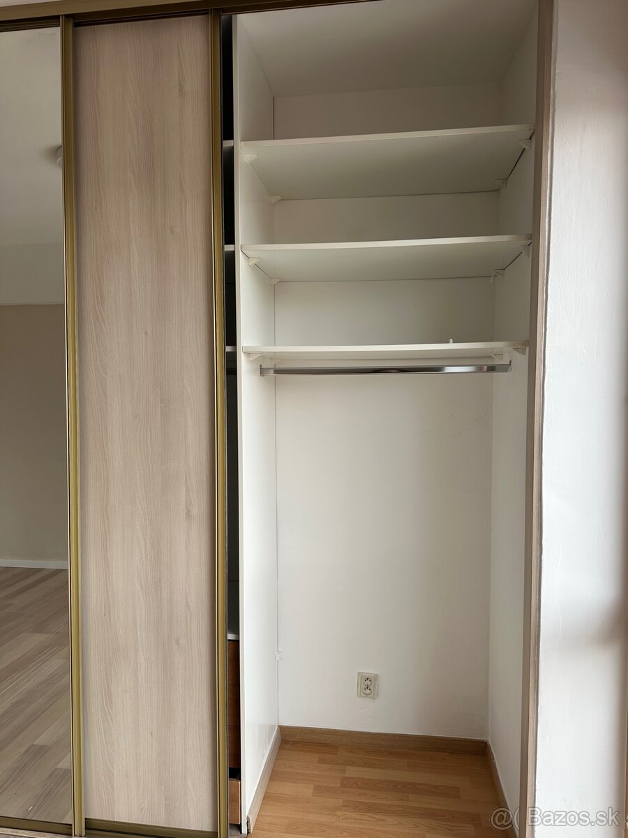 Predám vstavanú skriňu - 8