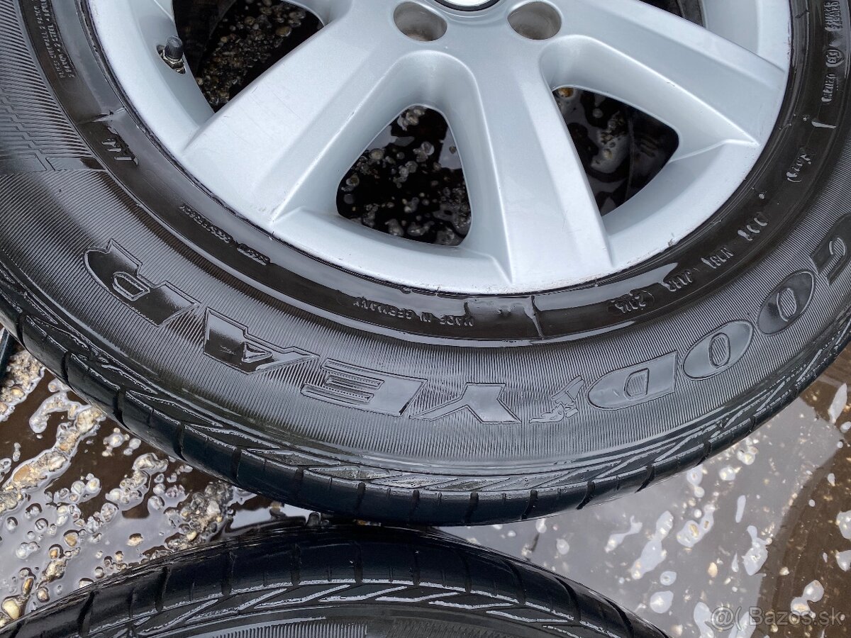 Predam 2 x sadu original VW Touareg 7P - 8