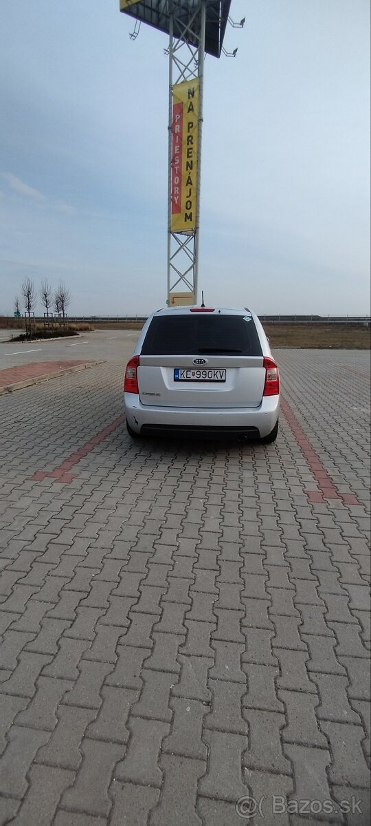 Kia Carens - 8