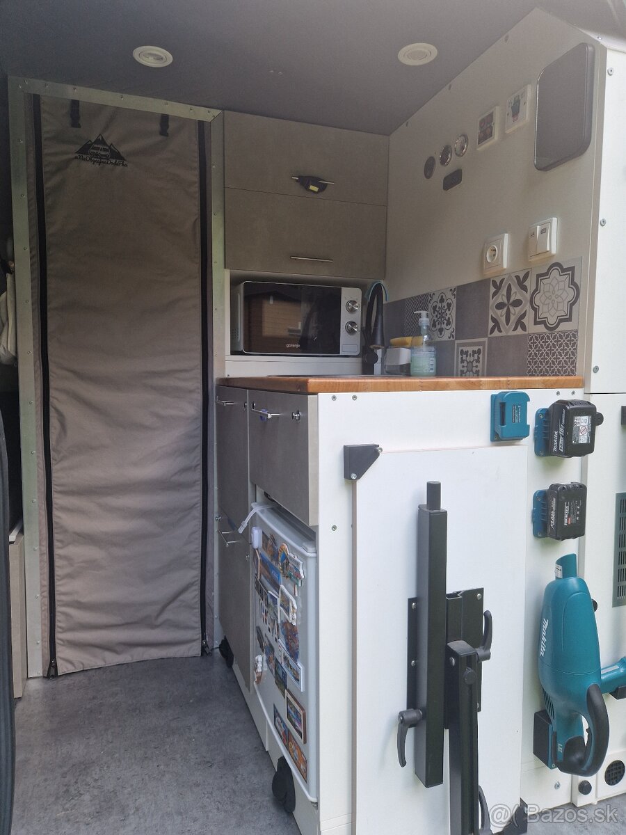 Renault Master Campervan - 8