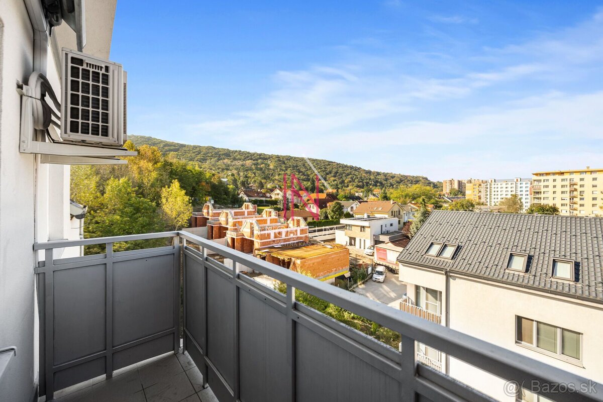 REZERVOVANÉ - 2-izbový byt v Devínskej Novej Vsi s uzavretým - 8