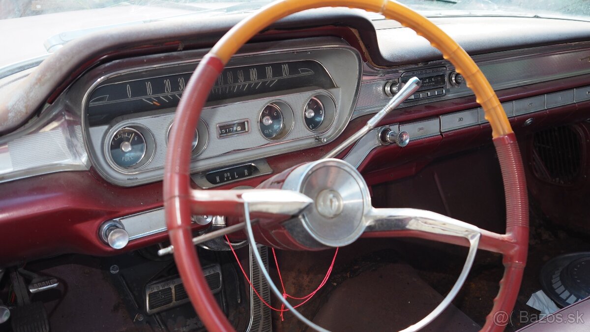 1960 Pontiac Ventura two door hardtop - 8