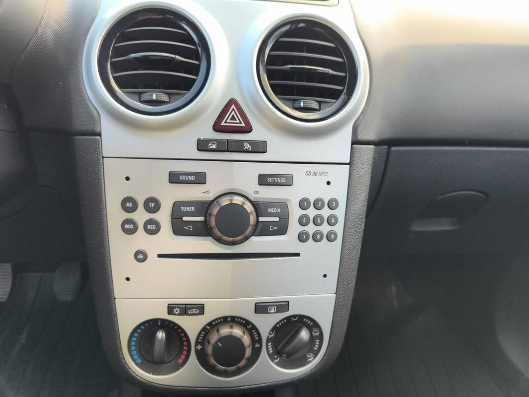 Opel Corsa 1.2 16V Smile - 8