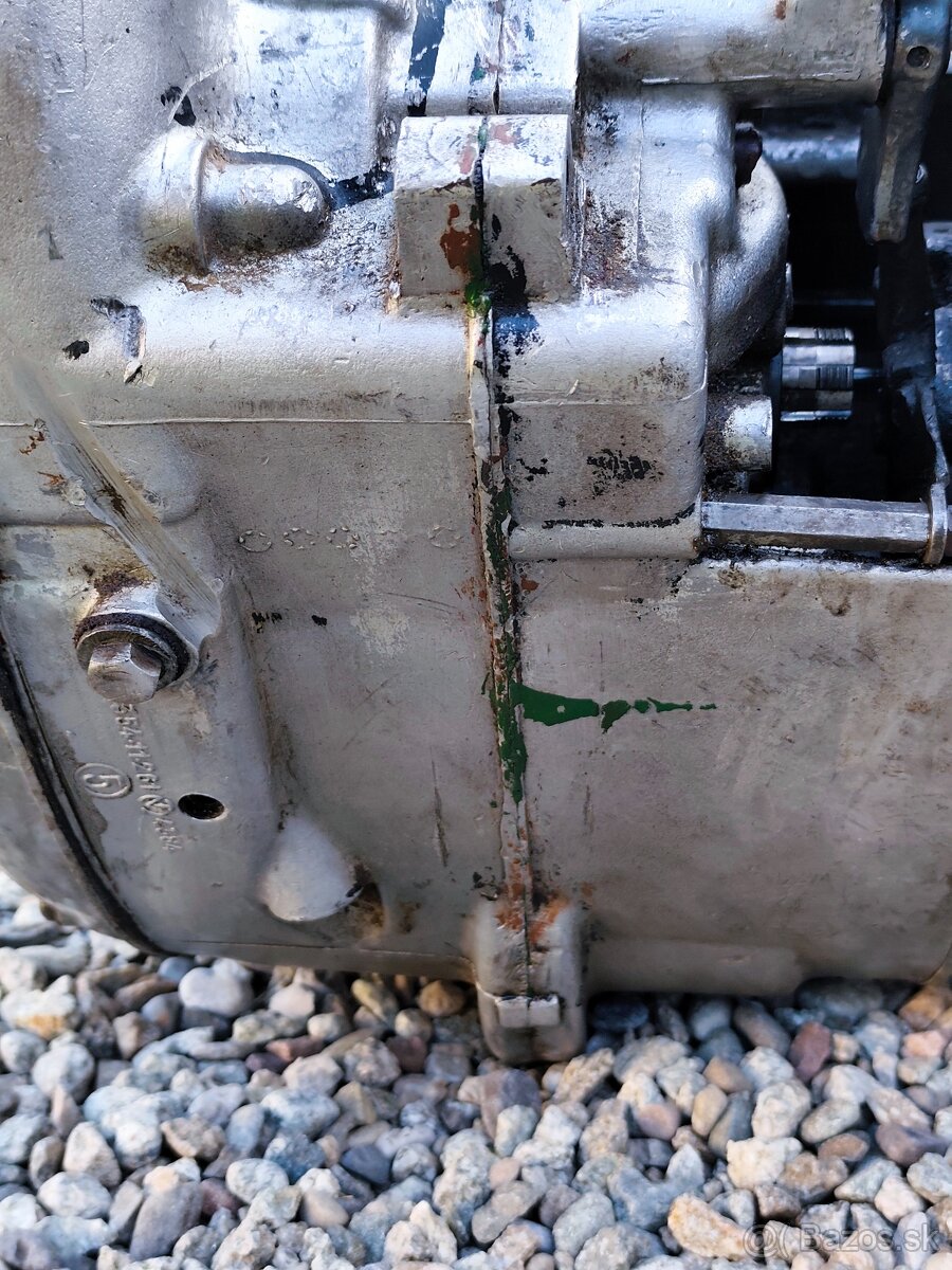 Predám motor 350/354 - 8