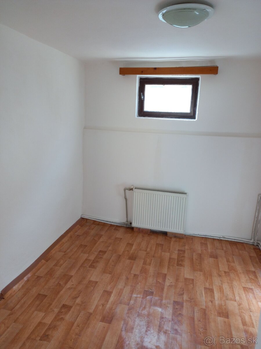 Predaj domu s veľkým pozemkom - 8